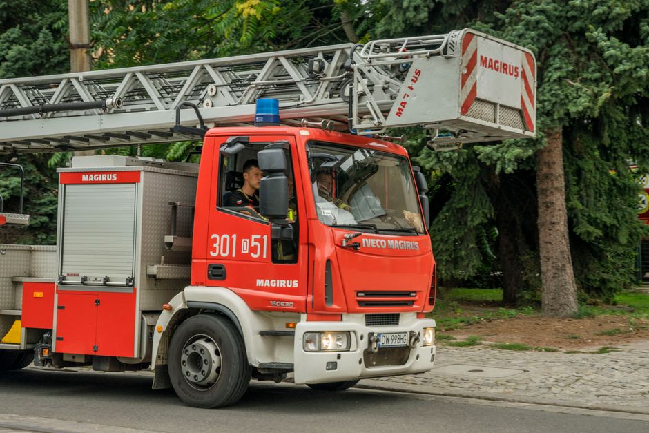 Professionele vrachtwagen met glanzende lak, gepolijst met hoogwaardig polijstmiddel, ideaal voor truckliefhebbers.